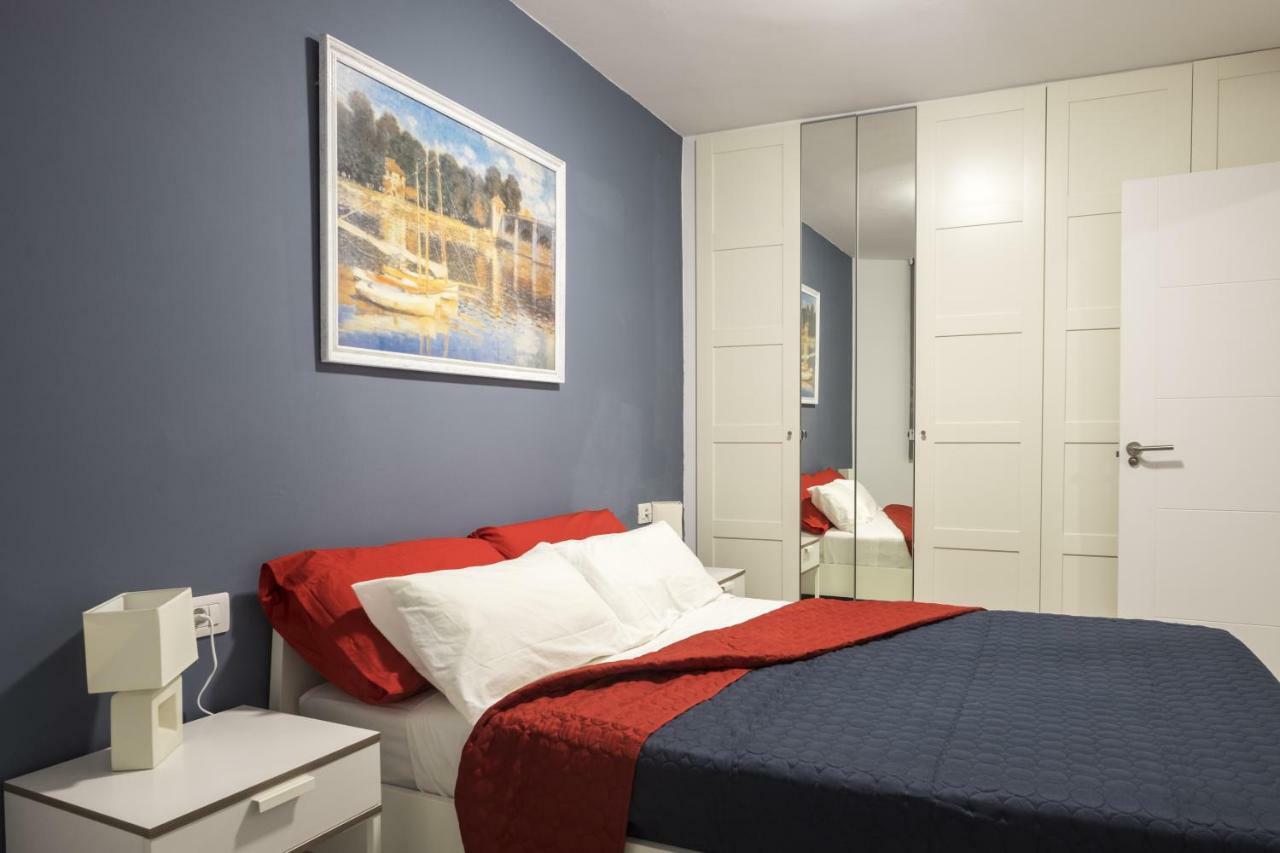 Full Center Of Americas, Renovated, High Floor Apartment *