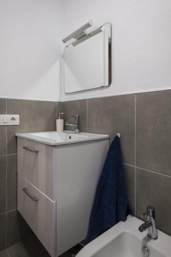 Full Center Of Americas, Renovated, High Floor Apartment